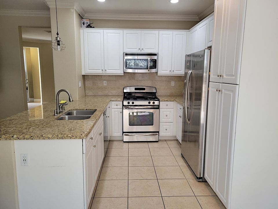 1st image of 27424 Woburn Ct Unit 3