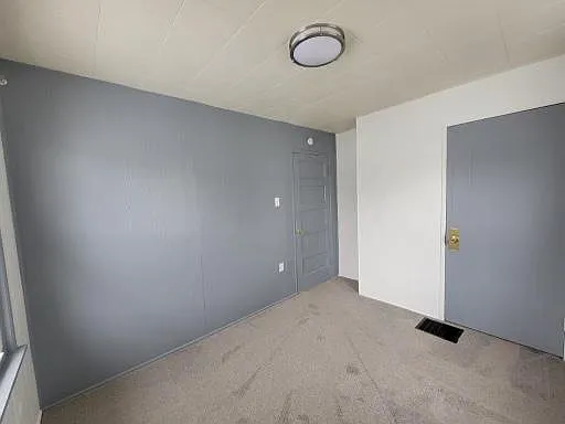 325 Spruce Street — Photo 2