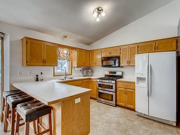 5th image of 13135 Kenyon St NE