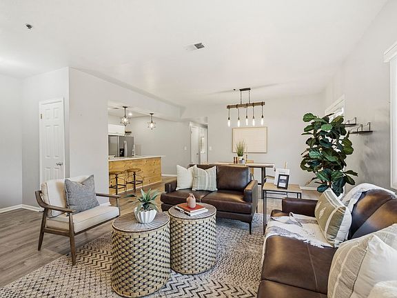 5th image of 4501 Regency Dr #D