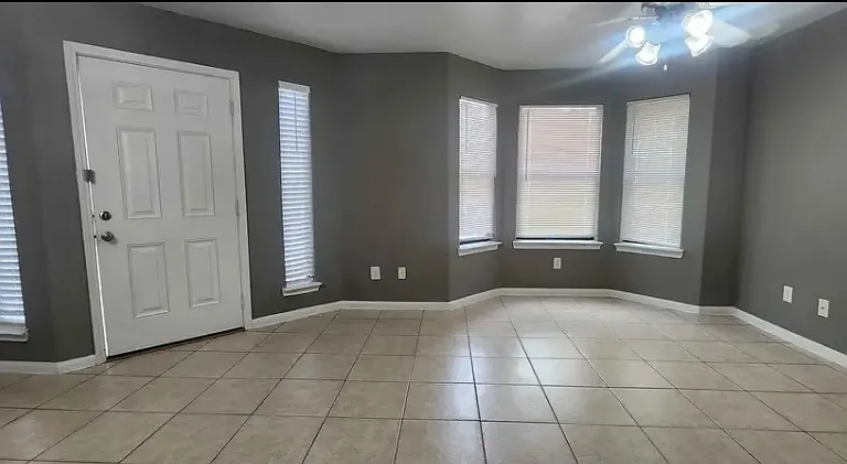 3004 La Estancia Ln — Photo 4