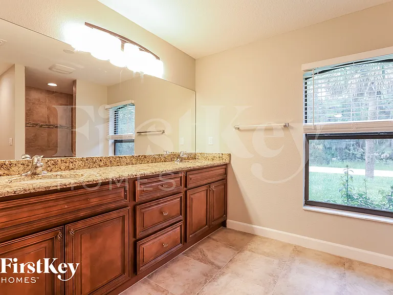 2267 Kamsler Ave — Photo 13