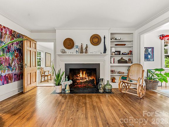 5th image of 153 Franklin St