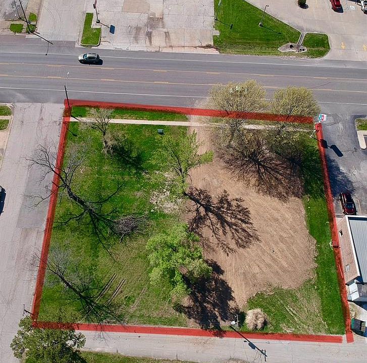 1st image of 305 W Lincoln Ave