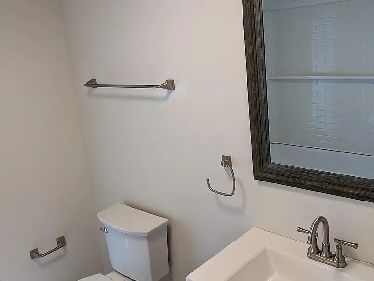 422 4th St #5 — Photo 12