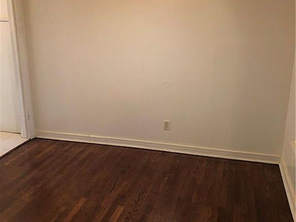 3rd image of 3704 Meadowbrook Dr