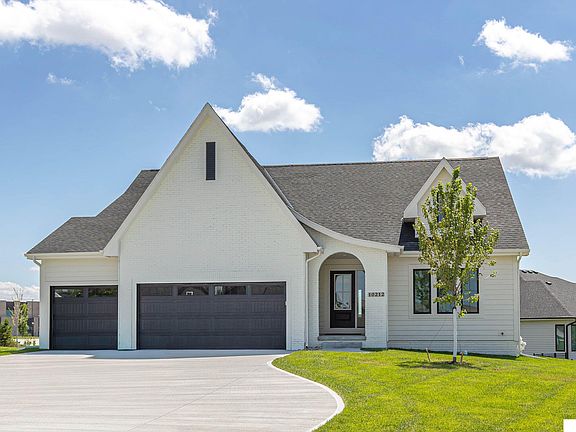 2nd image of 10212 S 180th Avenue Cir