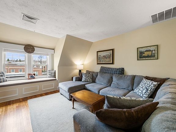 4th image of 4 Alden St #3