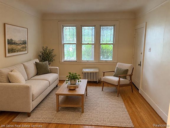 2nd image of 825 Beaconsfield Ave APT 1N
