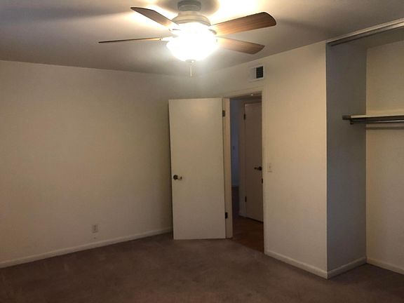 4th image of 427 4th St APT 2