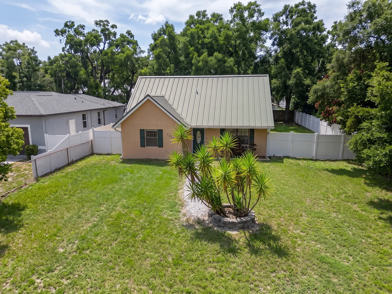 3 bed, 1348 sqft, $2,400 — Photo 3