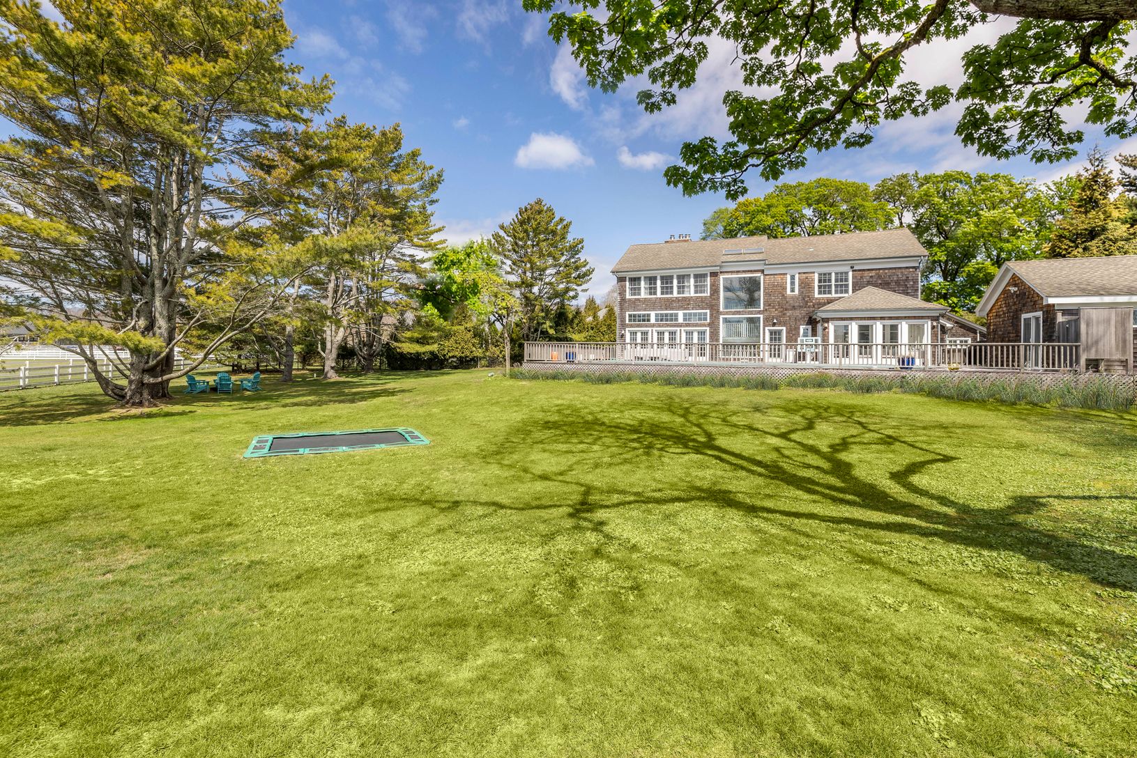  Sprawling Lawn w Trampoline and Play Set