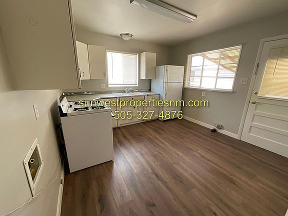 4th image of 1110 1/2 N Monterey Ave
