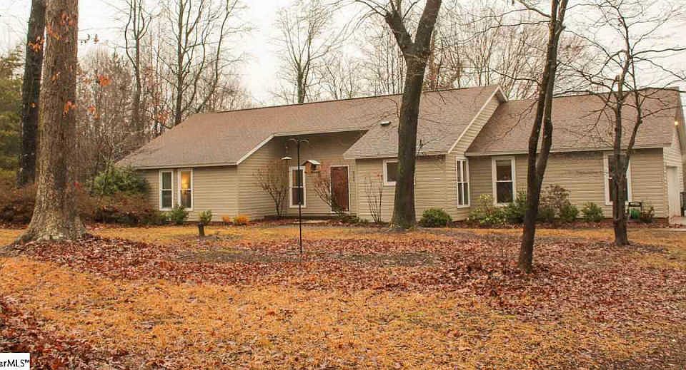 1st image of 220 Crestwood Dr