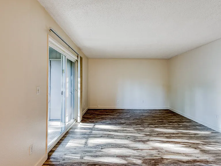 Michael Manor Apartments — Photo 9
