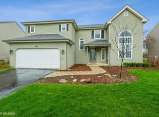 862 McPhee Dr, Lake In The Hills, IL 60156