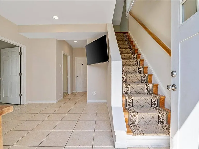 25A Gardners Ln — Photo 5