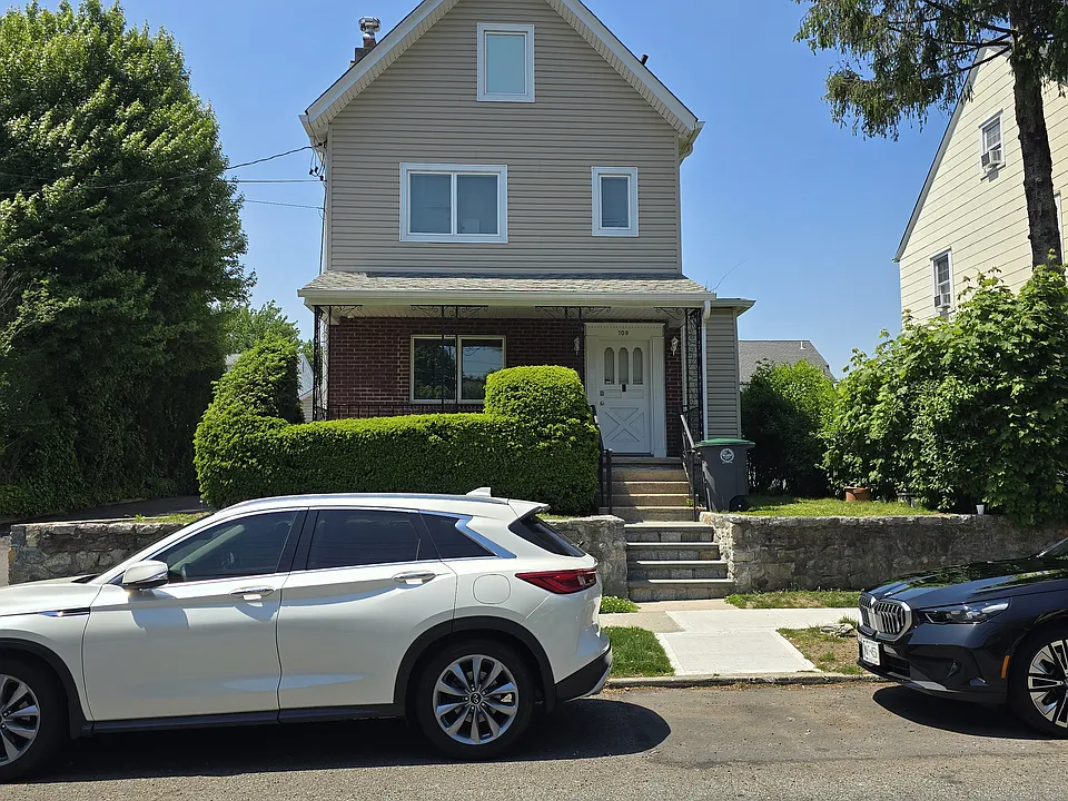 109 4th Ave #1