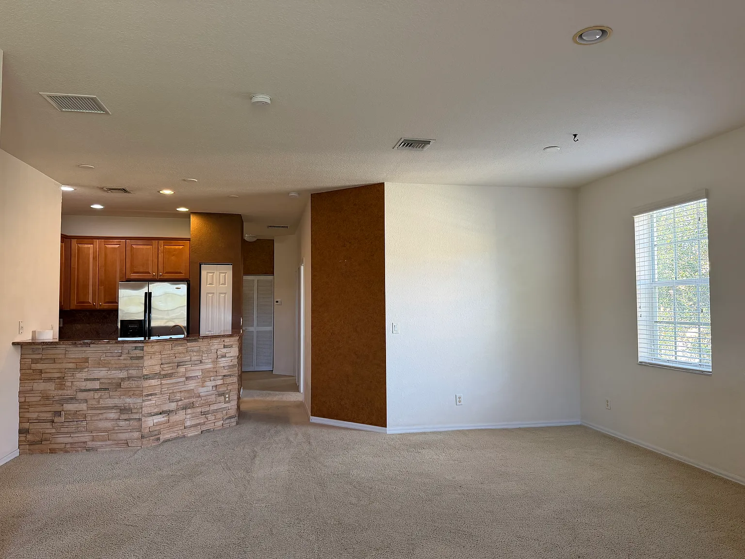 3 bed, 1417 sqft, $2,150 — Photo 4