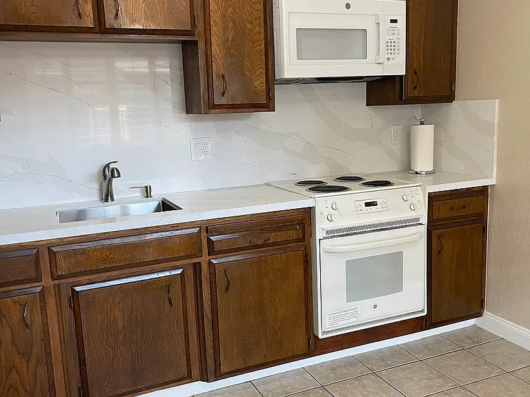 700 Harvard Ave #3 — Photo 8