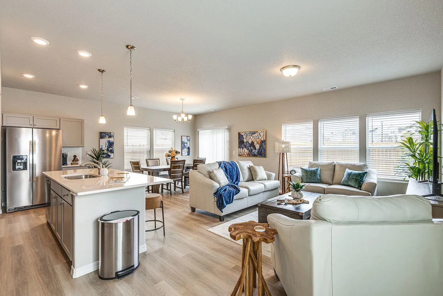 3 bed, 2.0 bath, 1808 sqft, $3,964 — Photo 1