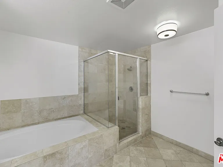 1820 Benecia Ave #402 — Photo 66