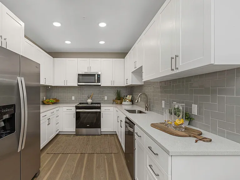 Everest Largo Apartments — Photo 53