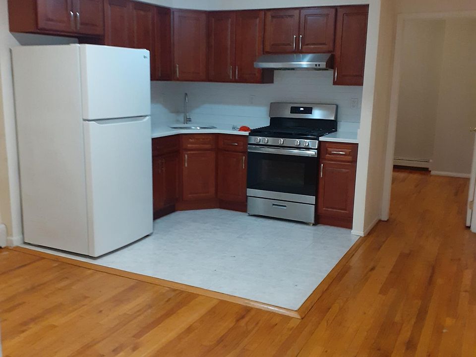 1st image of 135 Coolidge Ave