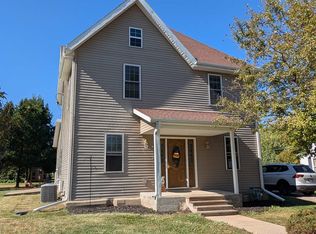 606 S 2nd Ave, Forreston, IL 61030