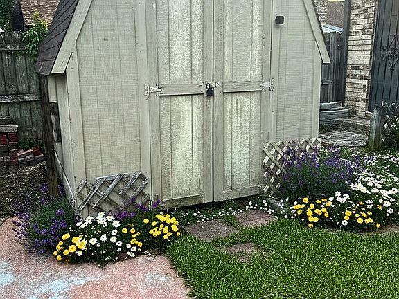 5th image of 5557 Evelyn Dr