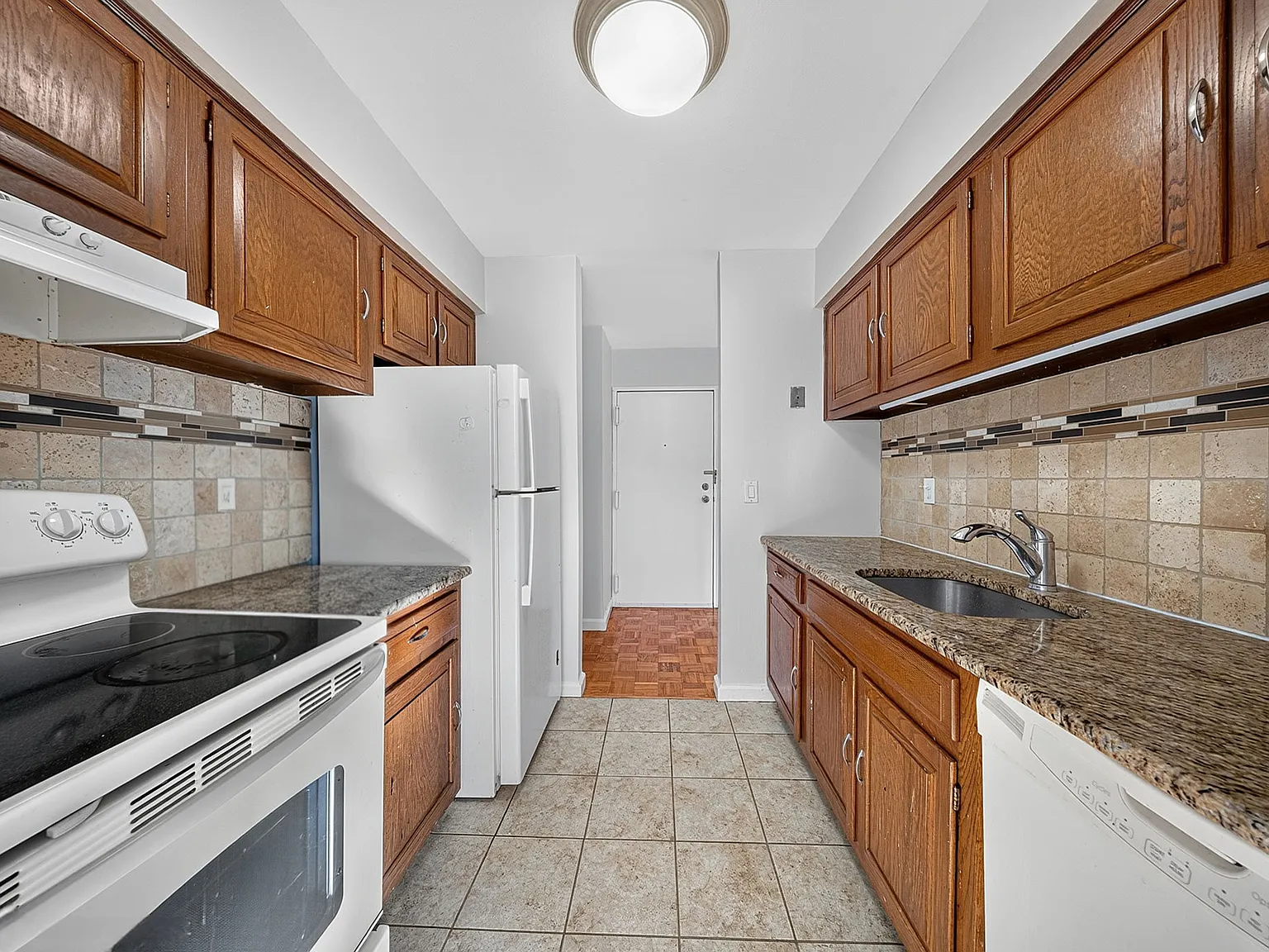2 bed, 900 sqft, $2,400 — Photo 2