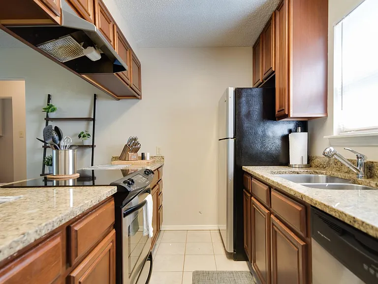 1 Coolwood Dr #1 — Photo 5