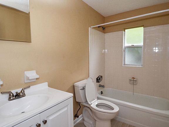 5th image of 121 DOLPHIN Boulevard