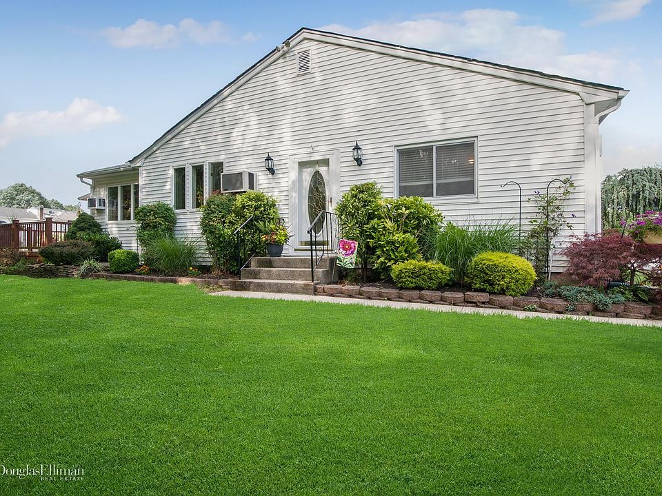 1st image of 8 Shiloh Ct