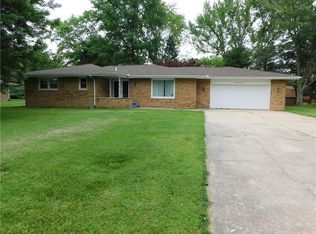 102 W Pine Dr, Effingham, IL 62401