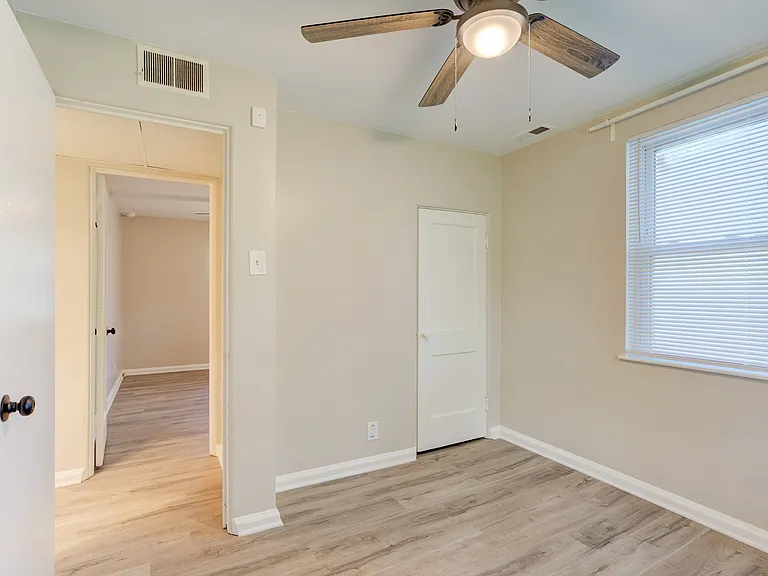 2411 Harris St — Photo 18
