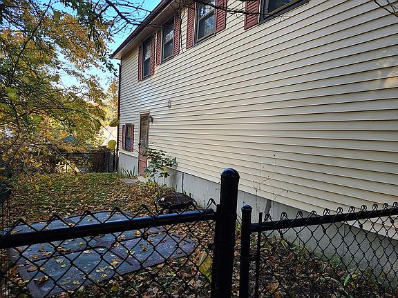 3rd image of 21 Highland Pl