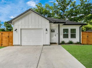 701 S Morgan St, Angleton, TX 77515