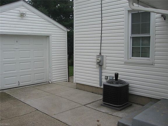 3rd image of 236 Filmore Ave