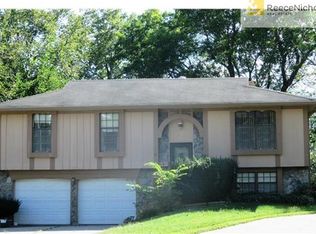 13752 Parker Ave, Grandview, MO 64030