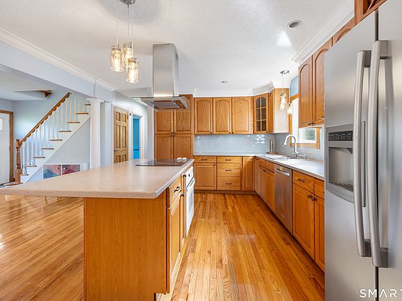 4th image of 174 French Street