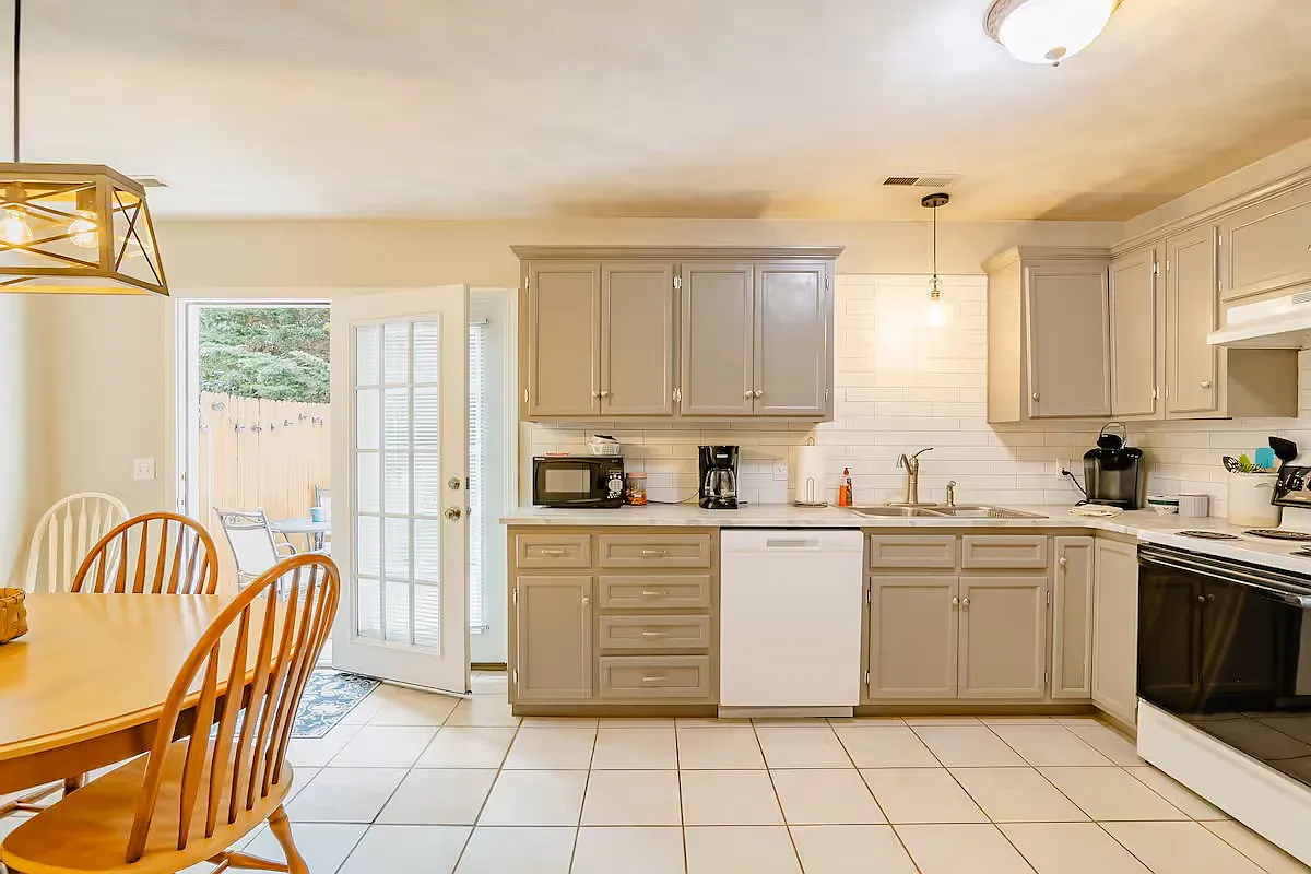 515 School Ln — Photo 1
