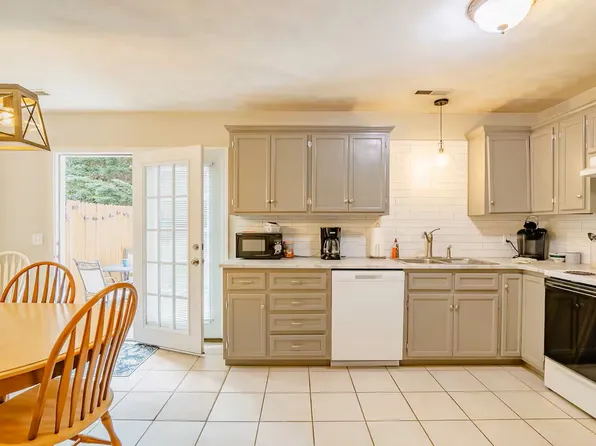 515 School Ln, Christiansburg, VA 24073