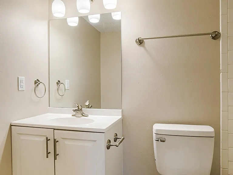 One Bedroom A (Renovated) - 1 Bed / 1 Bath - 720 Sq.Ft.