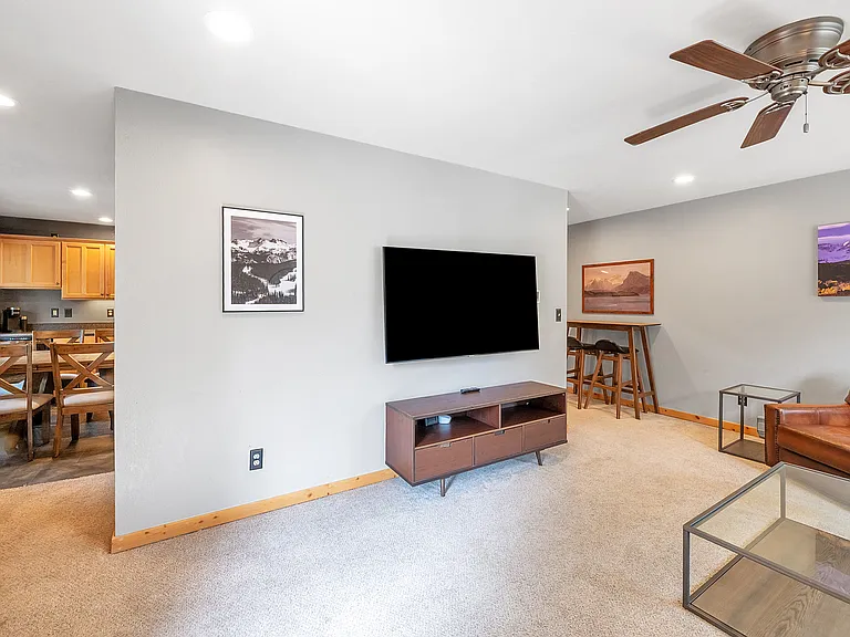 83 Larkspur Ln #B — Photo 4