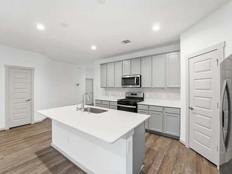 6814 Bradford Terrace Rd — Photo 7