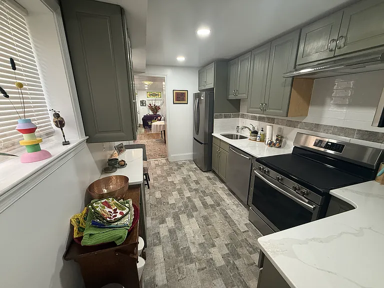 2013 Fleet St — Photo 4