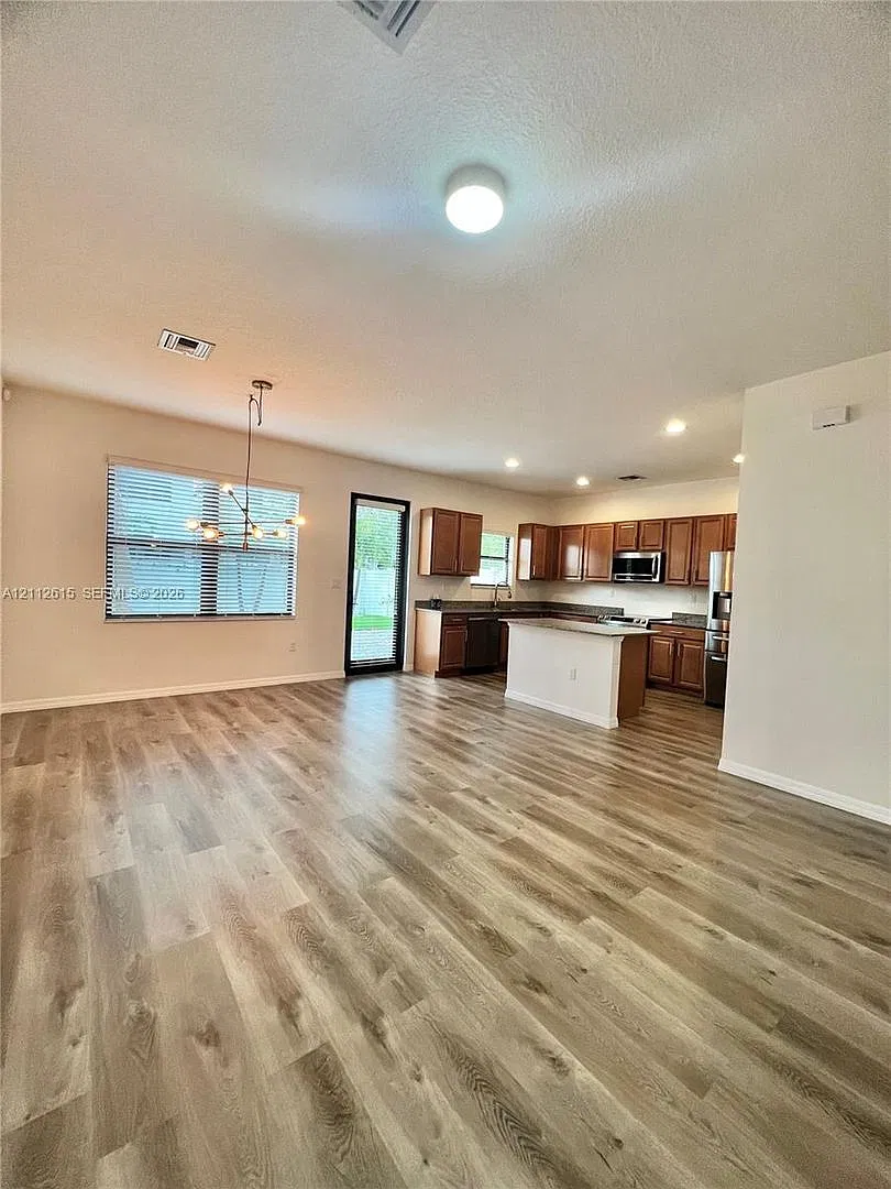 771 NE 191st Street 771, Miami, FL 33179 - 3922 — Photo 3
