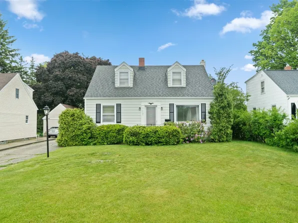 1121 McConnell Ave, Erie, PA 16505