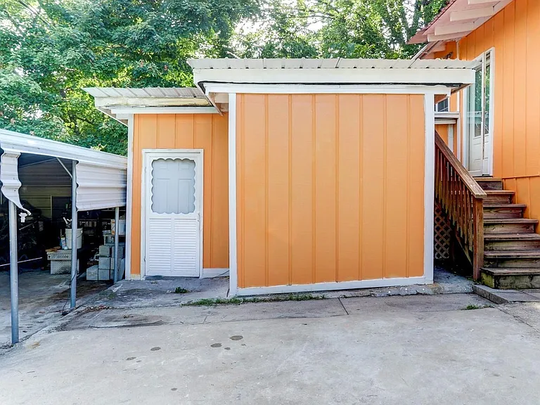 204 Barker St — Photo 43